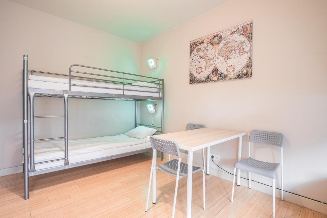 Wood Airport Hostel Warschau